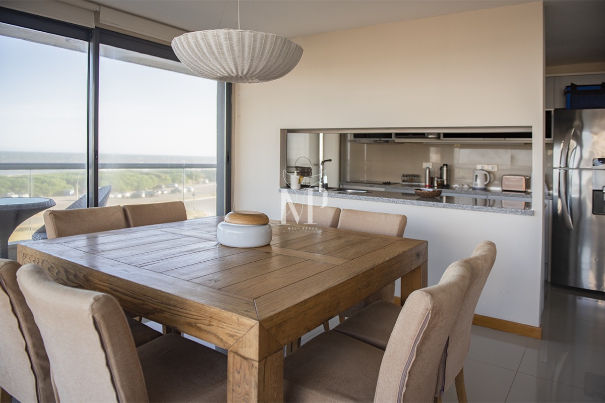 Apartamento ID.124 - Apartamento Penthouse, frente al mar, playa brava, 3 dormitorios con hermosa vista