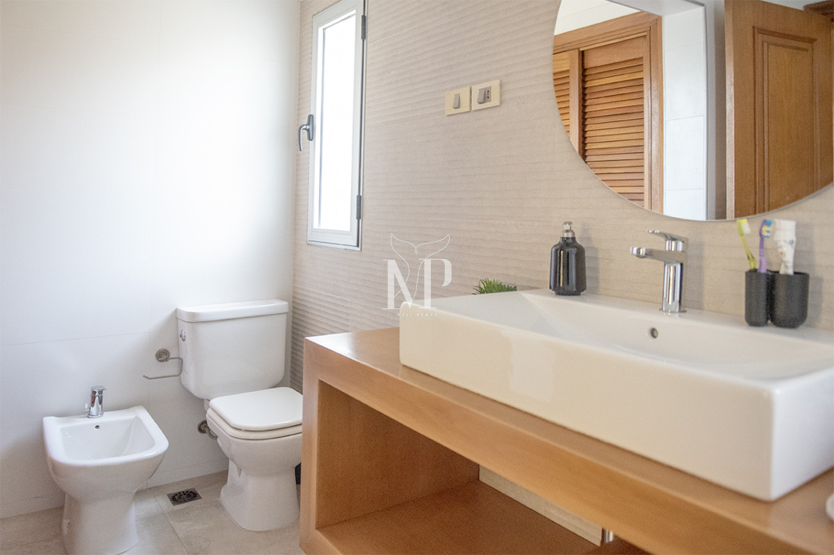 Apartamento ID.74 - Tu Refugio Frente al Mar en Brava - Punta del Este, Departamento de 4 dormitorios en venta