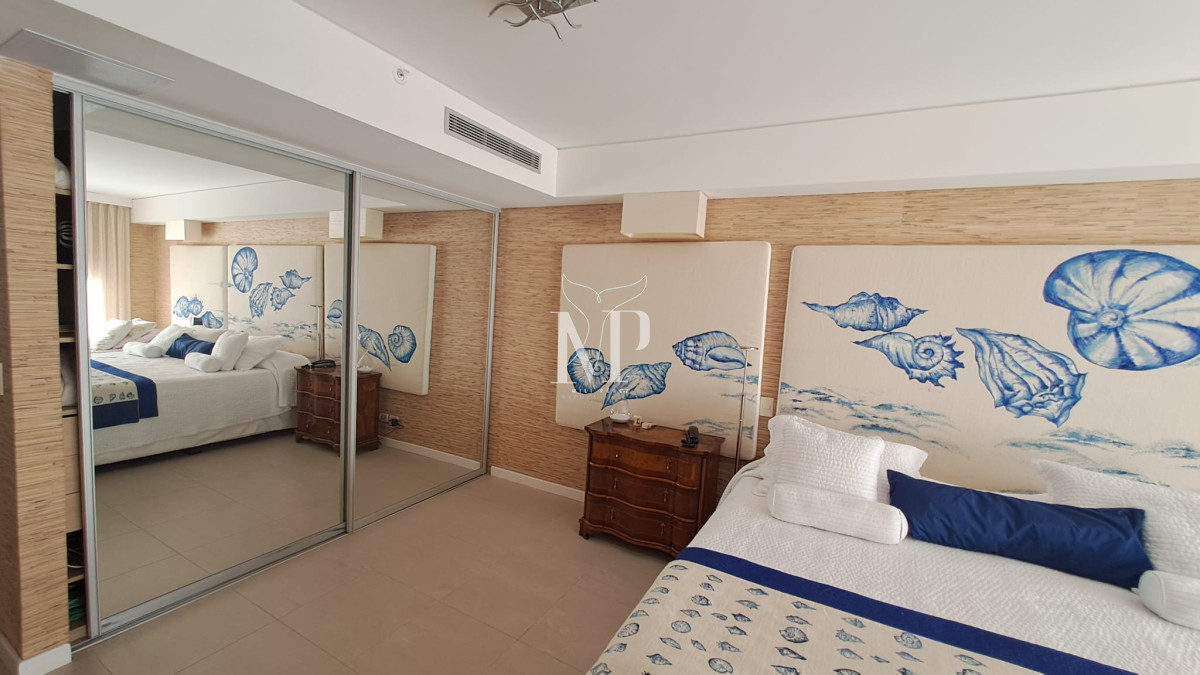 Apartamento ID.54 - Lujoso Apartamento en venta de 3 dormitorios en Suite en Punta del Este. Primera Linea Brava. Torre Le Parc