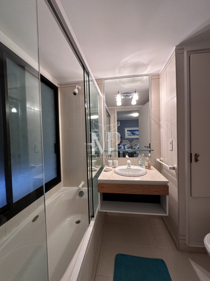 Apartamento ID.66 - Departamento en Portofino con 2 garajes y hermosa vista al Puerto, Punta del Este