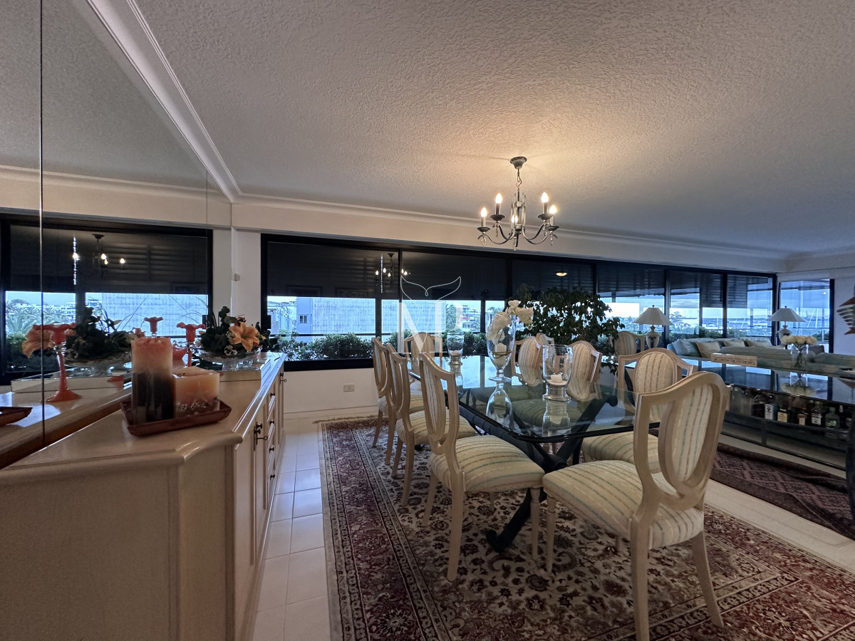 Apartamento ID.66 - Departamento en Portofino con 2 garajes y hermosa vista al Puerto, Punta del Este