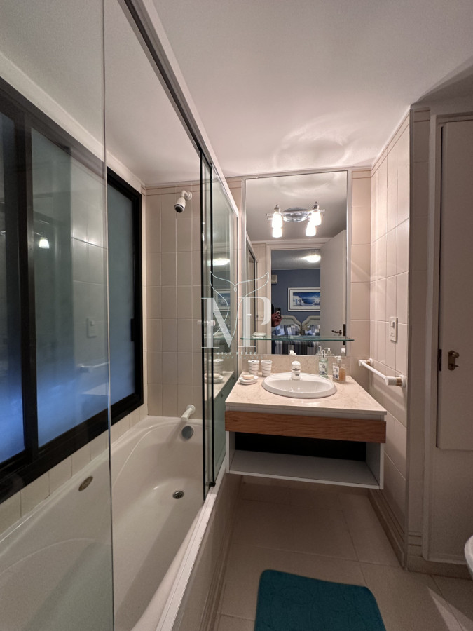 Apartamento ID.66 - Departamento en Portofino con 2 garajes y hermosa vista al Puerto, Punta del Este