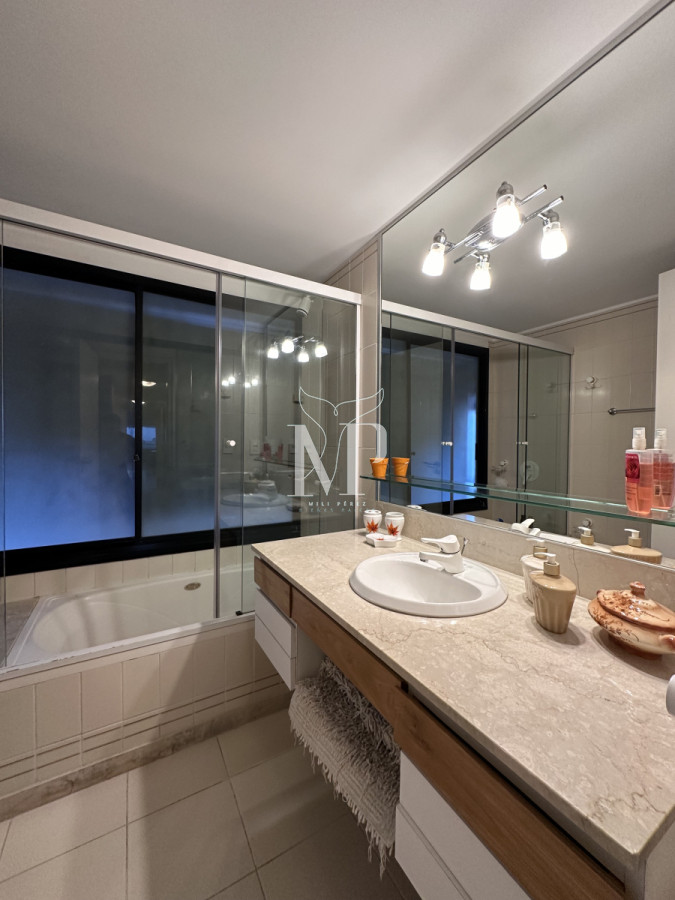 Apartamento ID.66 - Departamento en Portofino con 2 garajes y hermosa vista al Puerto, Punta del Este