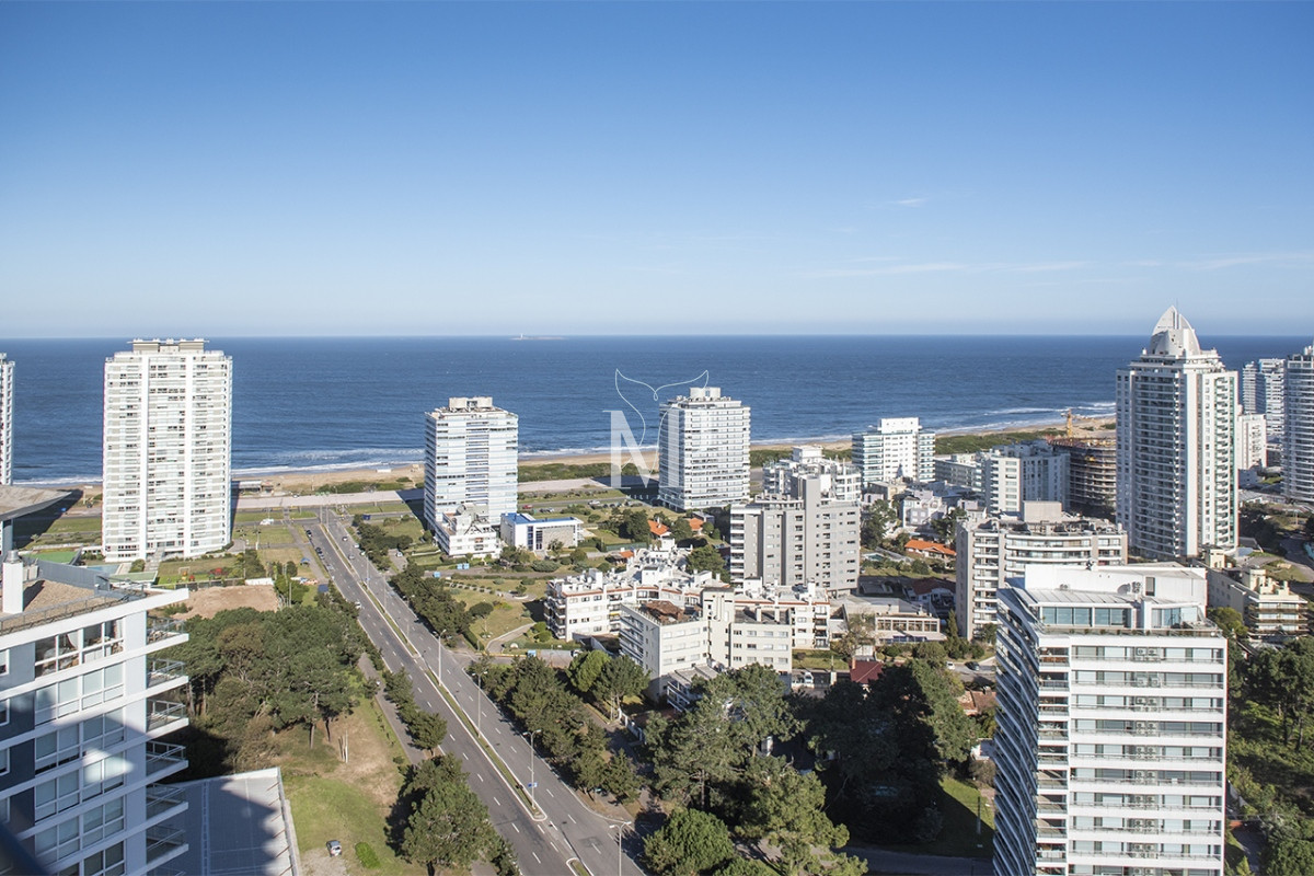 Apartamento ID.52 - Vende departamento de 3 suites en Punta del Este.