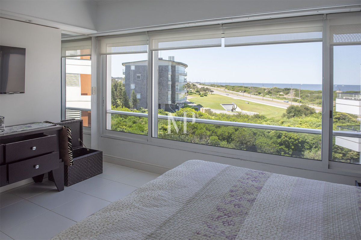 Apartamento ID.72 - Penthouse Duplex en Venta de 4 dormitorios en Playa Brava , Punta del este 
