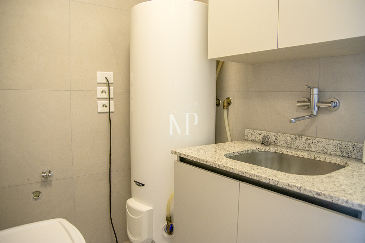 Apartamento ID.119 - A mentros del mar, en venta apartamento de 3 dormitorios en suite con hermosas vistas, Punta del Este