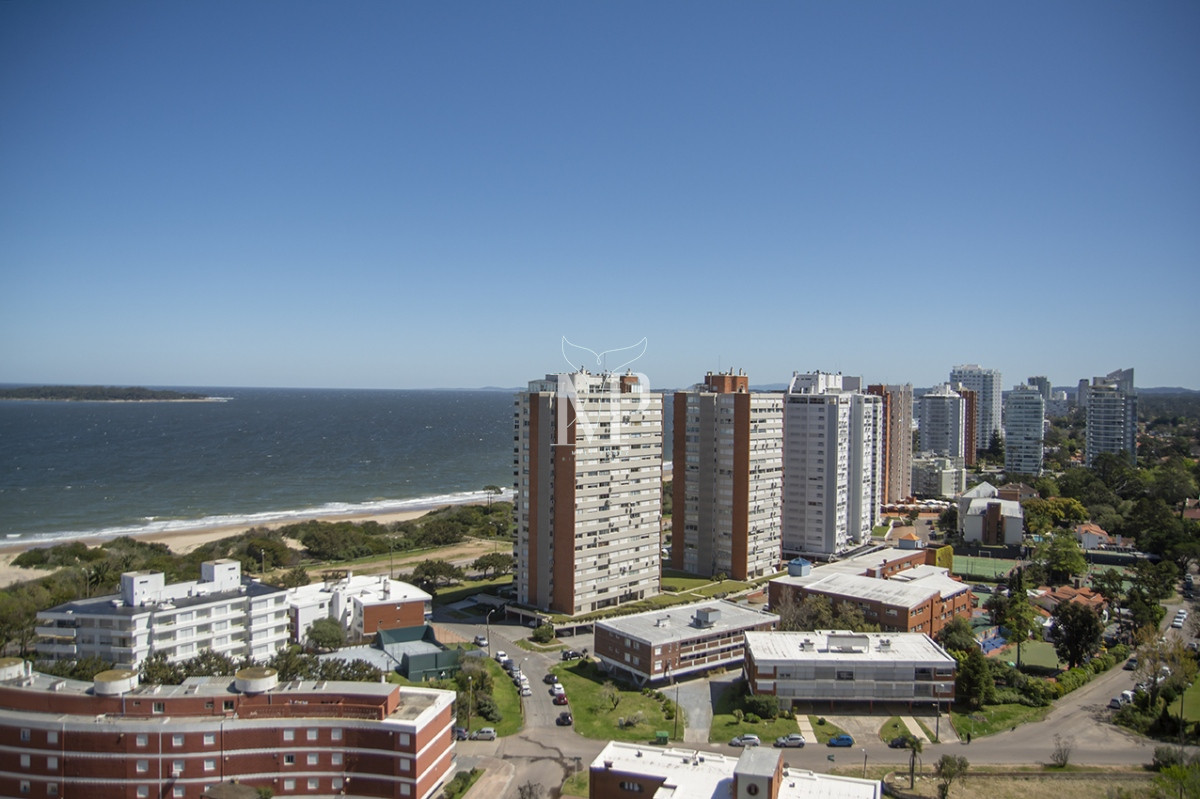 Apartamento ID.42 - MIAMI BOULEVARD, PUNTA DEL ESTE, PLAYA MANSA, DOS DORMITORIOS , PRIMERAS PARADAS 