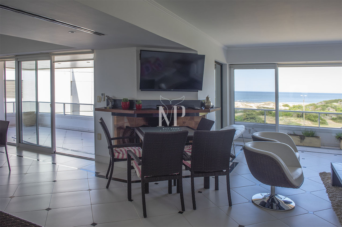 Apartamento ID.72 - Penthouse Duplex en Venta de 4 dormitorios en Playa Brava , Punta del este 