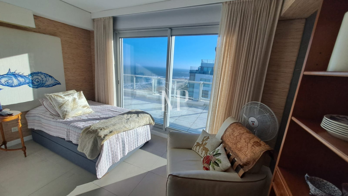 Apartamento ID.54 - Lujoso Apartamento en venta de 3 dormitorios en Suite en Punta del Este. Primera Linea Brava. Torre Le Parc