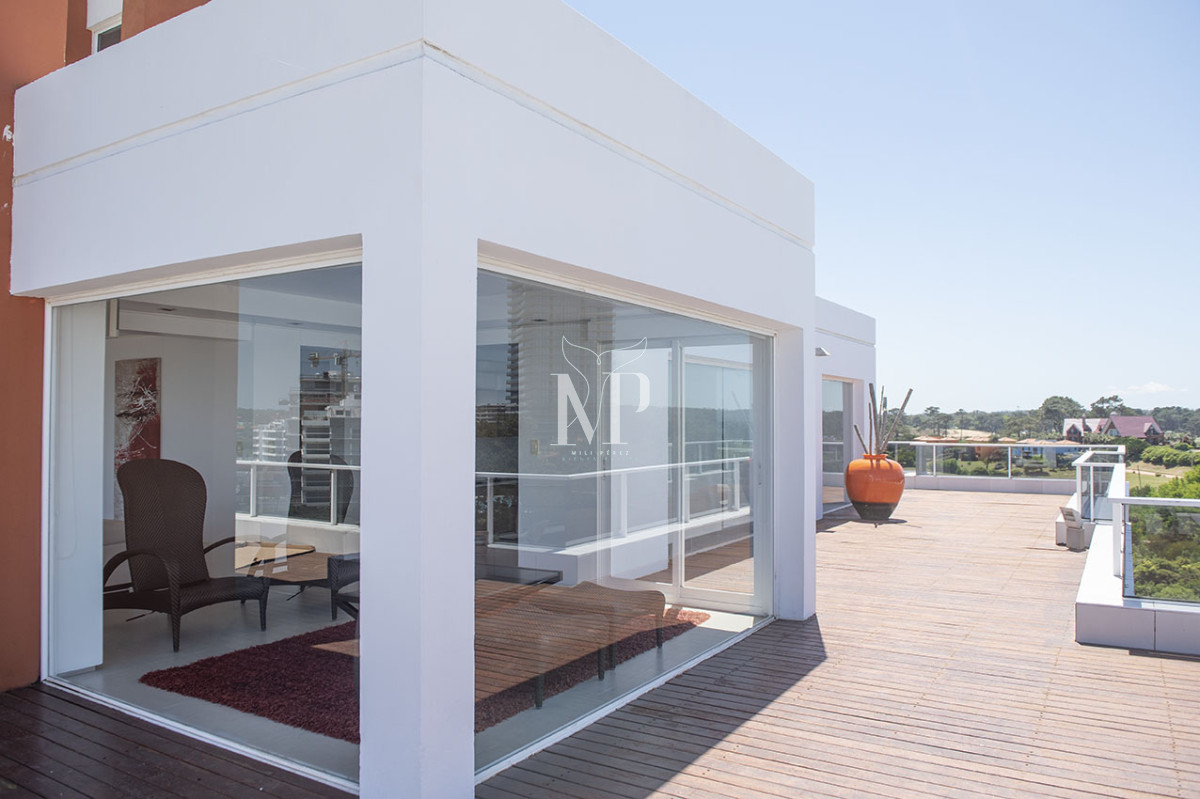 Apartamento ID.72 - Penthouse Duplex en Venta de 4 dormitorios en Playa Brava , Punta del este 