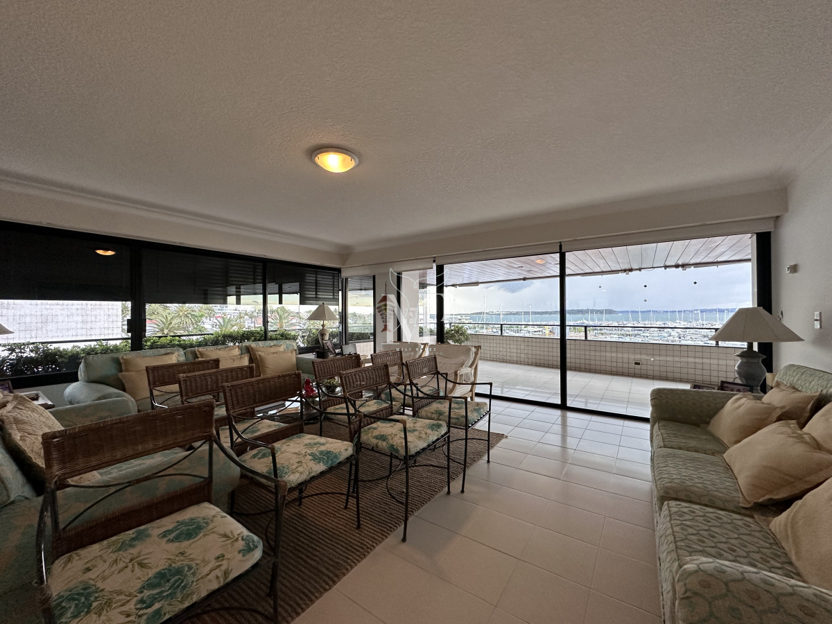 Apartamento ID.66 - Departamento en Portofino con 2 garajes y hermosa vista al Puerto, Punta del Este
