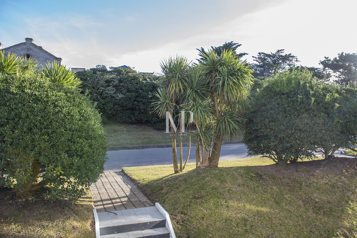 Apartamento ID.74 - Tu Refugio Frente al Mar en Brava - Punta del Este, Departamento de 4 dormitorios en venta