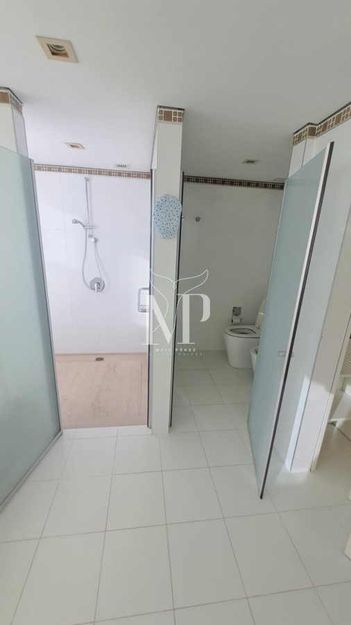 Apartamento ID.54 - Lujoso Apartamento en venta de 3 dormitorios en Suite en Punta del Este. Primera Linea Brava. Torre Le Parc