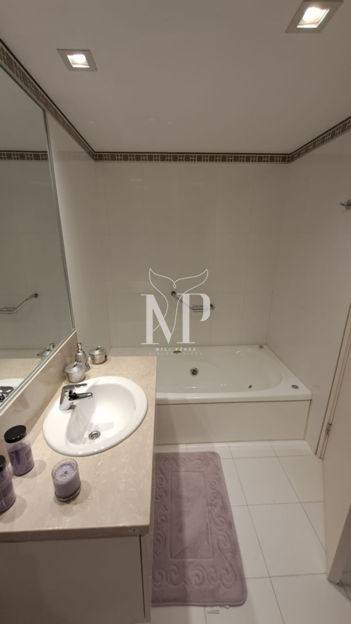 Apartamento ID.54 - Lujoso Apartamento en venta de 3 dormitorios en Suite en Punta del Este. Primera Linea Brava. Torre Le Parc