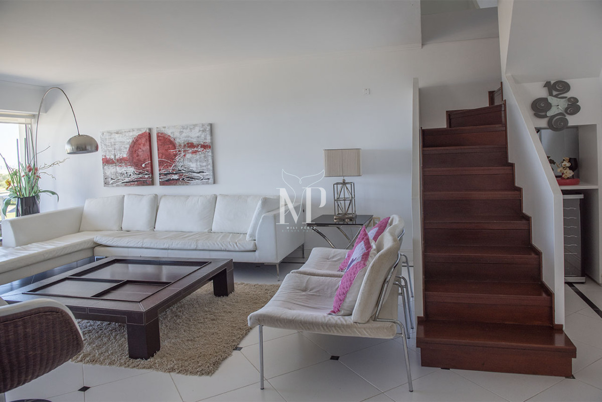 Apartamento ID.72 - Penthouse Duplex en Venta de 4 dormitorios en Playa Brava , Punta del este 