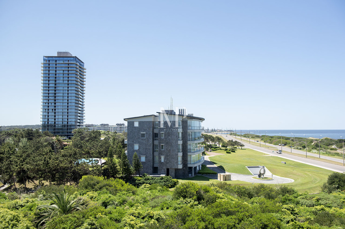 Apartamento ID.72 - Penthouse Duplex en Venta de 4 dormitorios en Playa Brava , Punta del este 