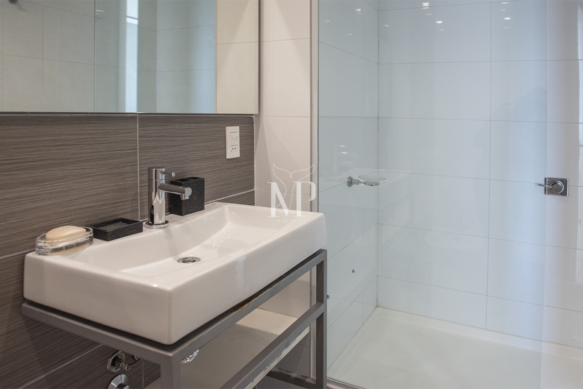 Apartamento ID.52 - Vende departamento de 3 suites en Punta del Este.