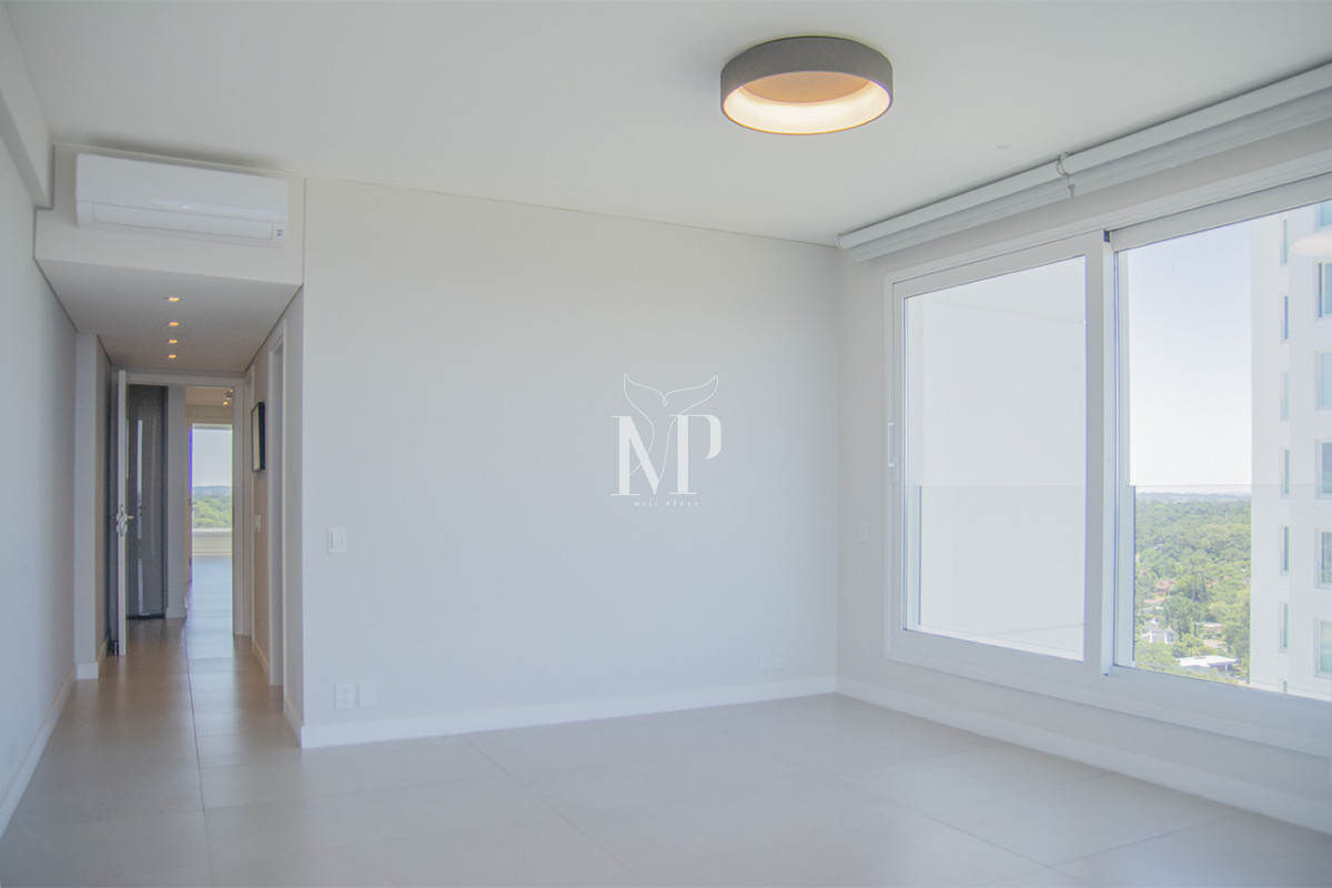 Apartamento ID.119 - A mentros del mar, en venta apartamento de 3 dormitorios en suite con hermosas vistas, Punta del Este