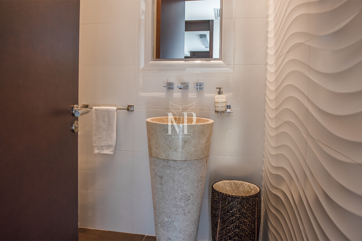 Apartamento ID.65 - Apartamento Único Frente al Mar en Zona Puerto con Piscina Privada.