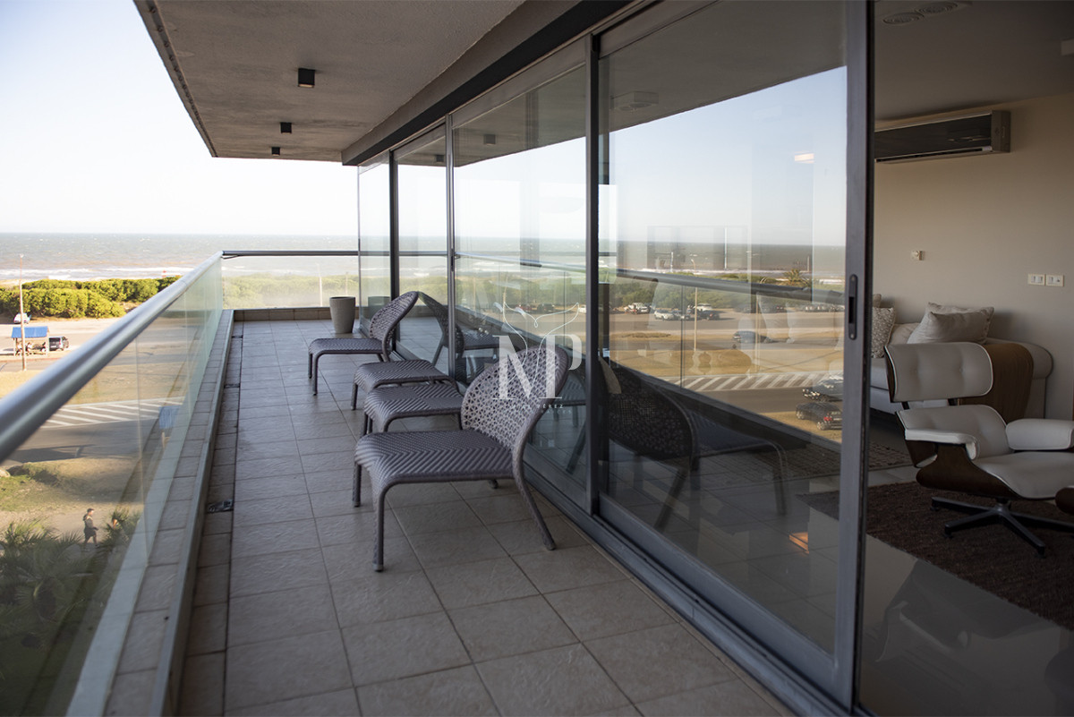 Apartamento ID.124 - Apartamento Penthouse, frente al mar, playa brava, 3 dormitorios con hermosa vista