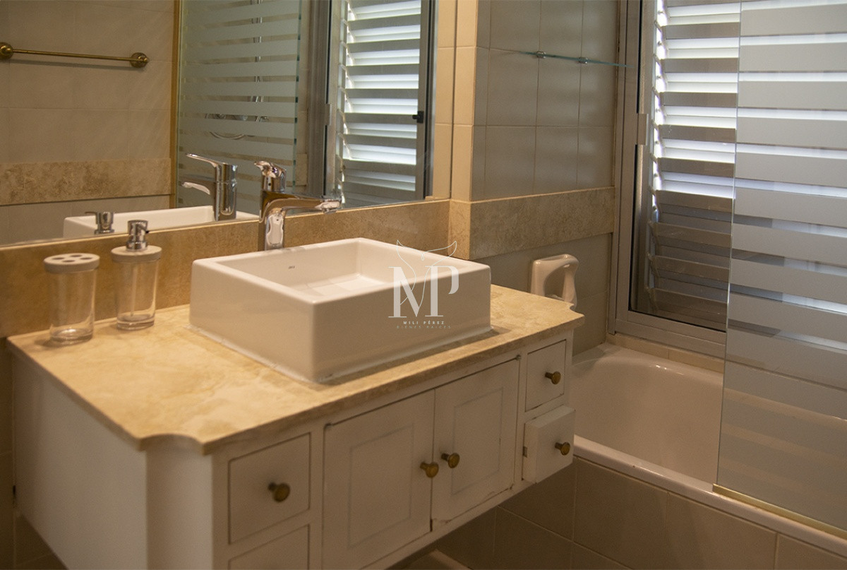 Apartamento ID.75 - Departamento en edificio Esturión, frente al mar, 3 dormitorios en venta