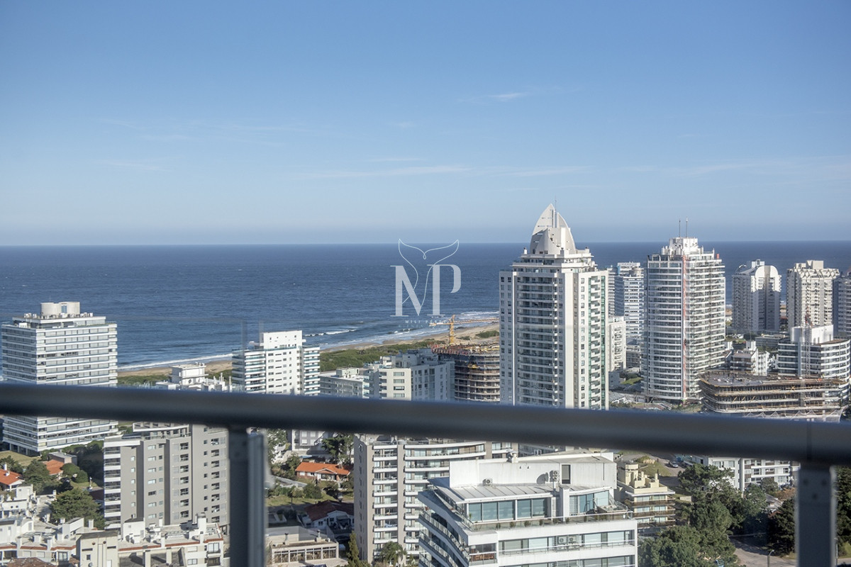 Apartamento ID.52 - Vende departamento de 3 suites en Punta del Este.