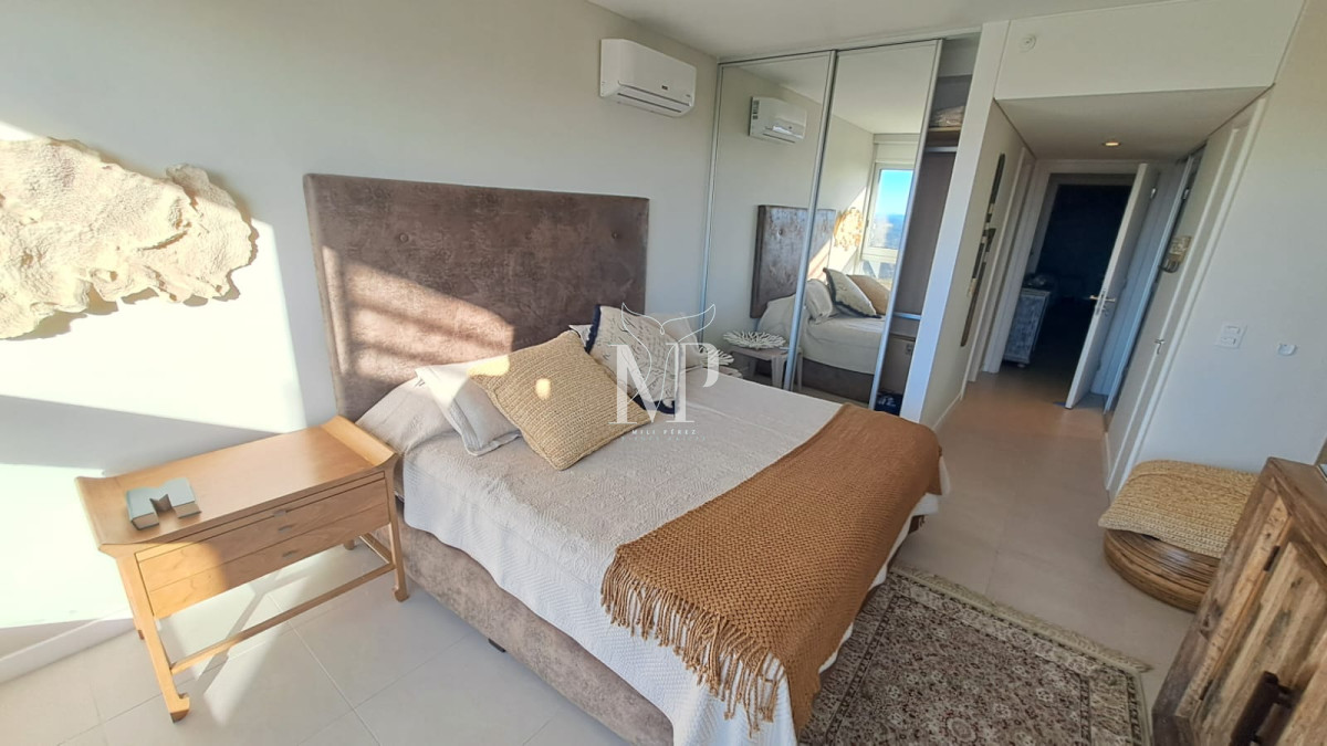 Apartamento ID.54 - Lujoso Apartamento en venta de 3 dormitorios en Suite en Punta del Este. Primera Linea Brava. Torre Le Parc