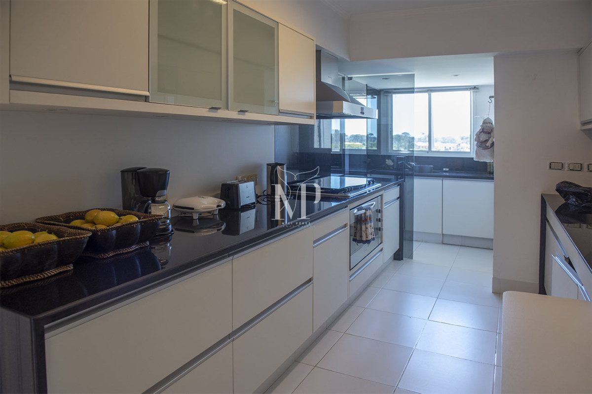 Apartamento ID.72 - Penthouse Duplex en Venta de 4 dormitorios en Playa Brava , Punta del este 