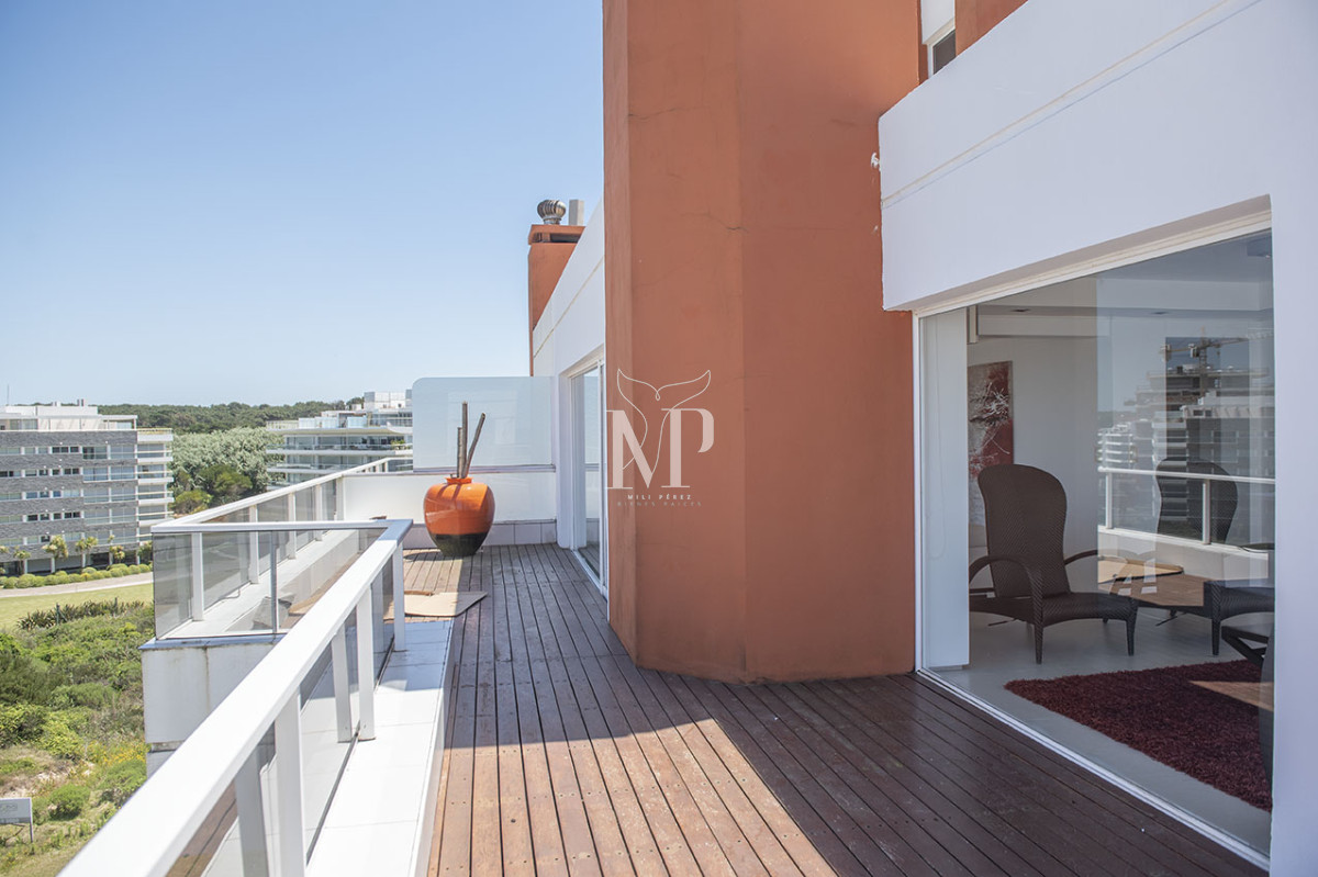 Apartamento ID.72 - Penthouse Duplex en Venta de 4 dormitorios en Playa Brava , Punta del este 