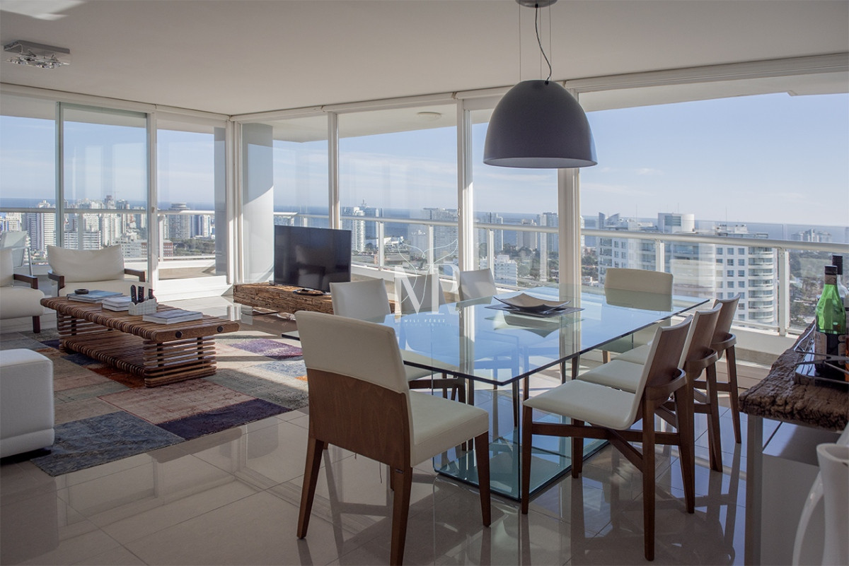 Apartamento ID.52 - Vende departamento de 3 suites en Punta del Este.