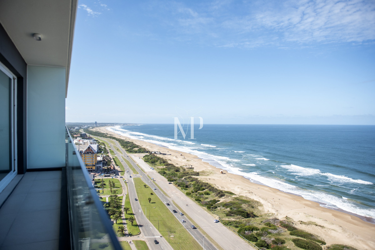 Apartamento ID.45 - Departamento frente al mar en venta, Piso alto. 3 dormitorios. Torre Le Parc,  Punta del Este