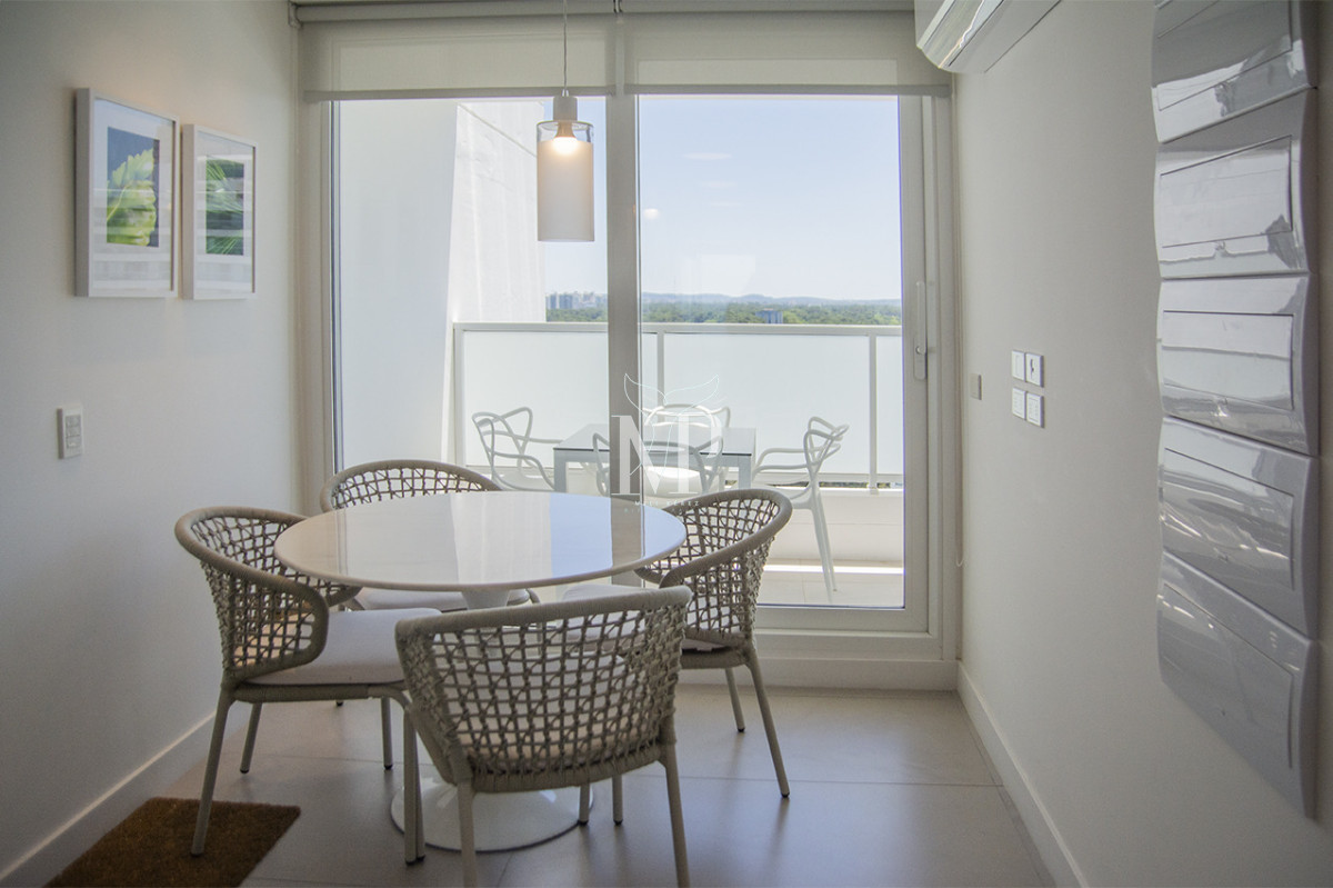 Apartamento ID.119 - A mentros del mar, en venta apartamento de 3 dormitorios en suite con hermosas vistas, Punta del Este