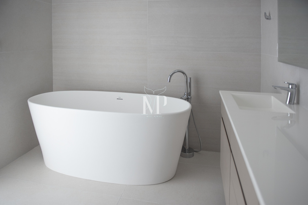 Apartamento ID.45 - Departamento frente al mar en venta, Piso alto. 3 dormitorios. Torre Le Parc,  Punta del Este