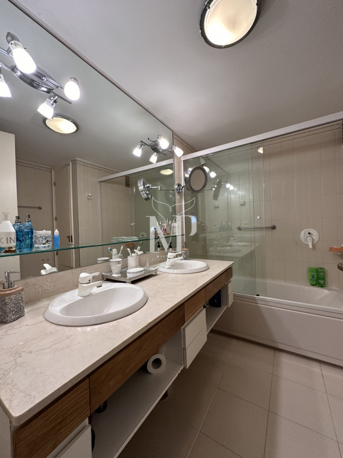 Apartamento ID.66 - Departamento en Portofino con 2 garajes y hermosa vista al Puerto, Punta del Este