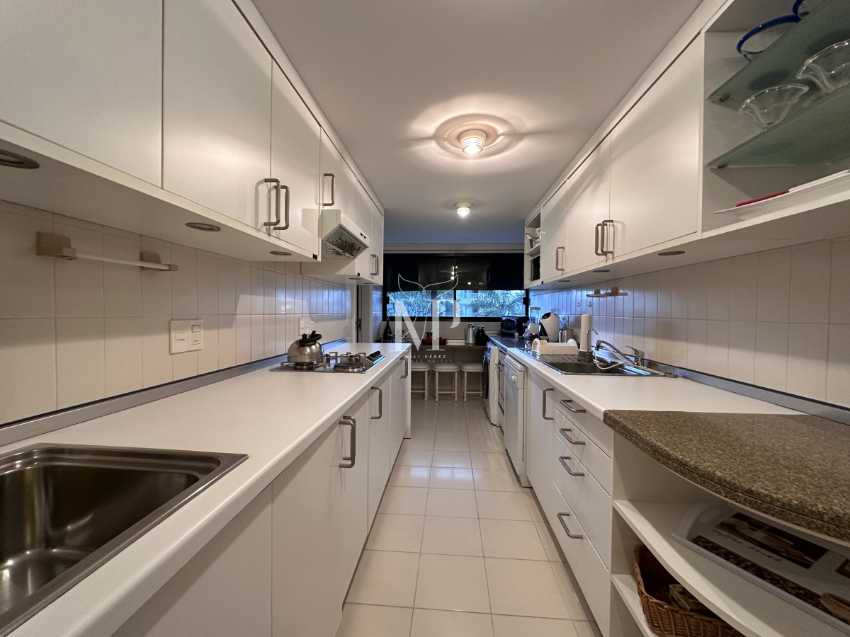 Apartamento ID.66 - Departamento en Portofino con 2 garajes y hermosa vista al Puerto, Punta del Este