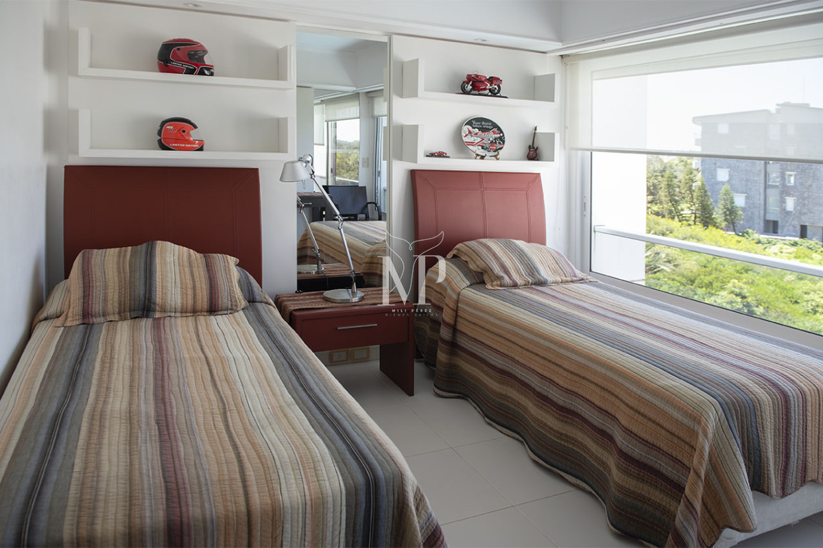 Apartamento ID.72 - Penthouse Duplex en Venta de 4 dormitorios en Playa Brava , Punta del este 