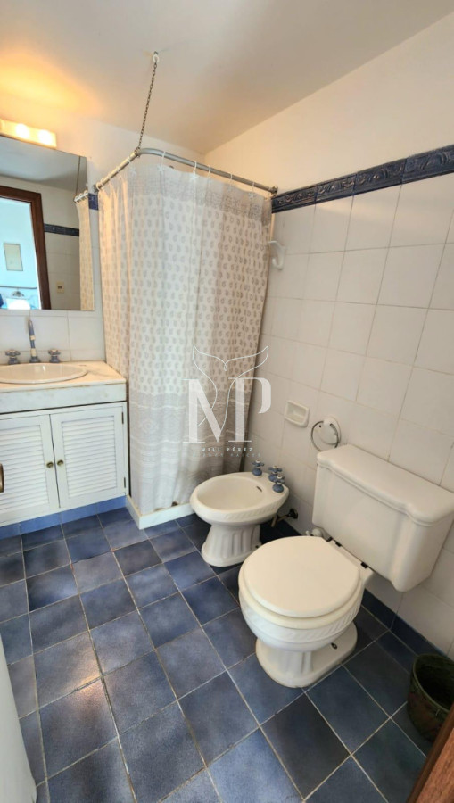 Apartamento ID.135 - En venta apartamento de 3 dormitorios con parrillero y excelente vista en Manantiales