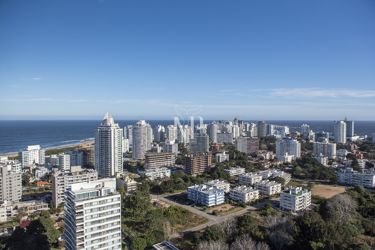 Apartamento ID.52 - Vende departamento de 3 suites en Punta del Este.