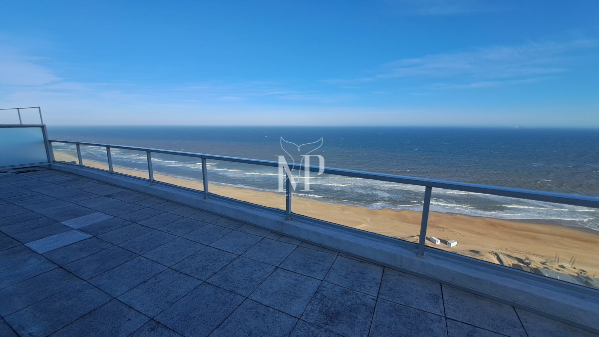 Apartamento ID.54 - Lujoso Apartamento en venta de 3 dormitorios en Suite en Punta del Este. Primera Linea Brava. Torre Le Parc