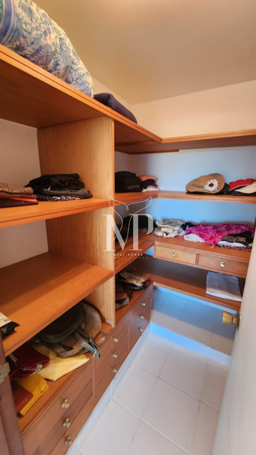 Apartamento ID.135 - En venta apartamento de 3 dormitorios con parrillero y excelente vista en Manantiales