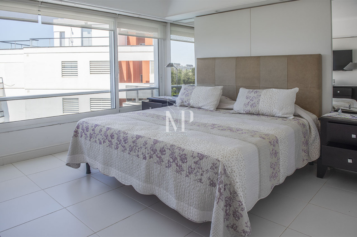Apartamento ID.72 - Penthouse Duplex en Venta de 4 dormitorios en Playa Brava , Punta del este 
