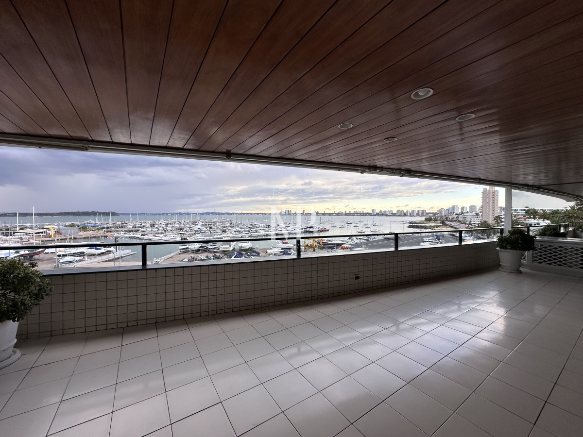 Apartamento ID.66 - Departamento en Portofino con 2 garajes y hermosa vista al Puerto, Punta del Este