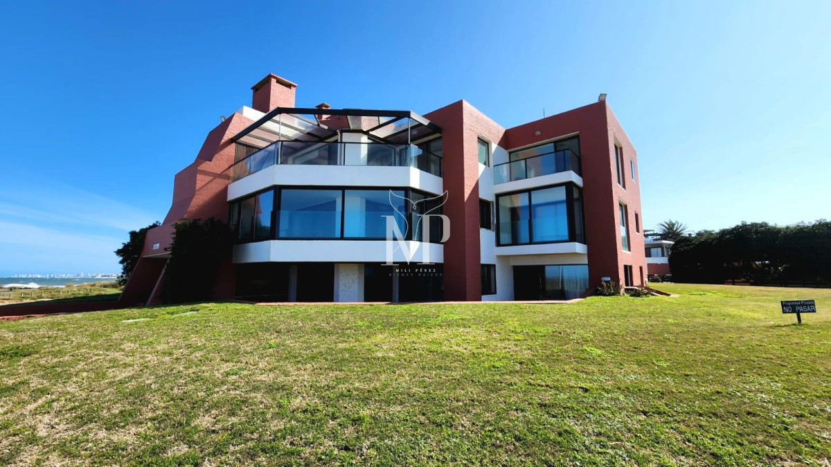 Apartamento ID.135 - En venta apartamento de 3 dormitorios con parrillero y excelente vista en Manantiales