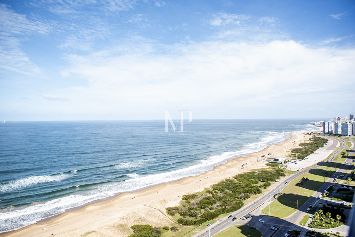 Apartamento ID.45 - Departamento frente al mar en venta, Piso alto. 3 dormitorios. Torre Le Parc,  Punta del Este