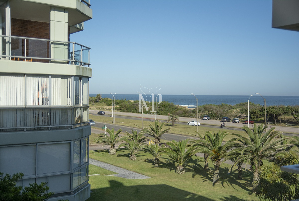 Apartamento ID.75 - Departamento en edificio Esturión, frente al mar, 3 dormitorios en venta