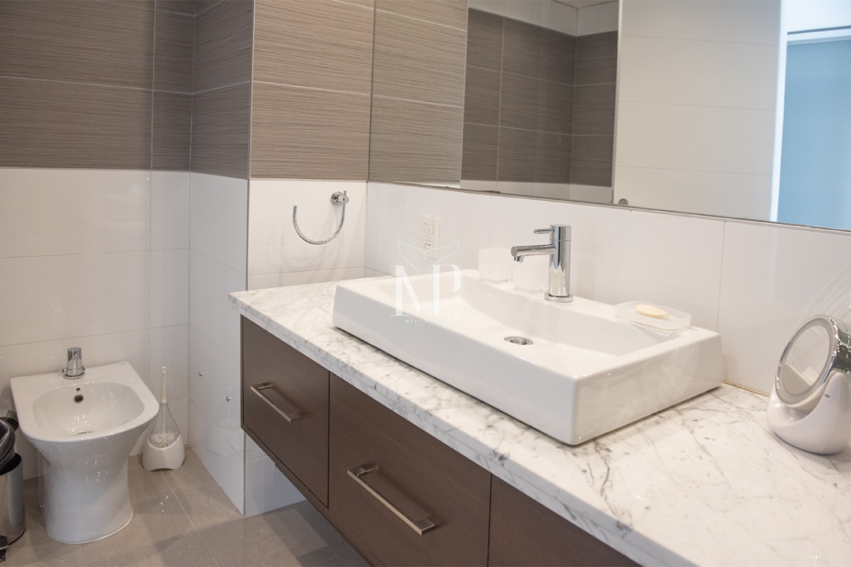 Apartamento ID.52 - Vende departamento de 3 suites en Punta del Este.