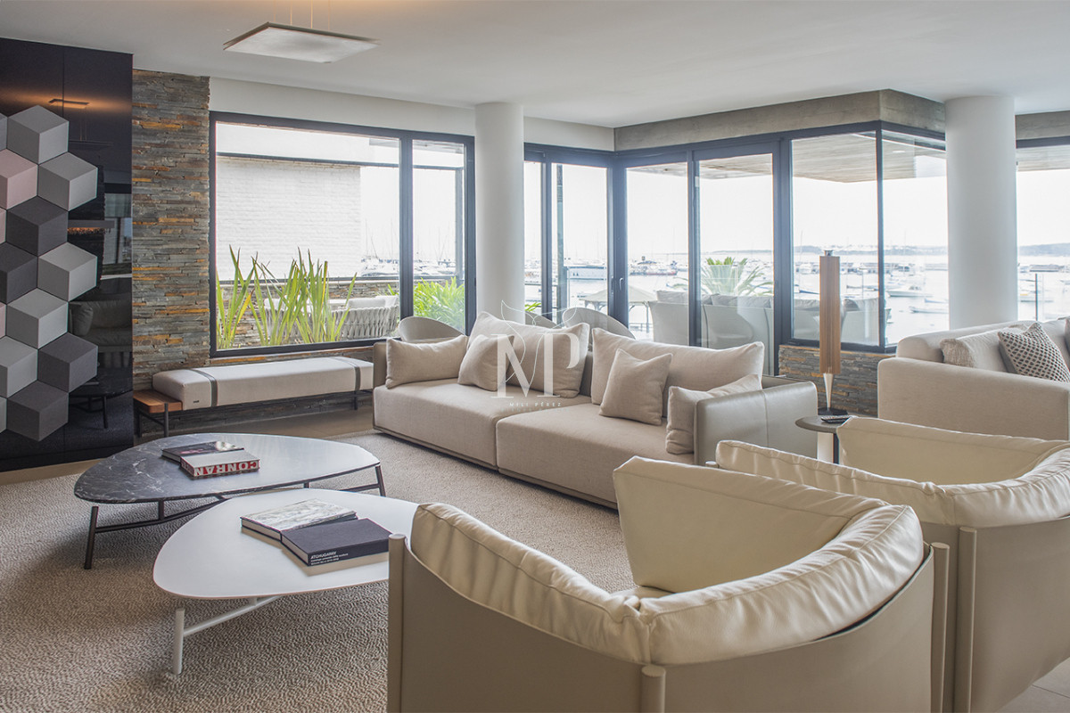 Apartamento ID.65 - Apartamento Único Frente al Mar en Zona Puerto con Piscina Privada.