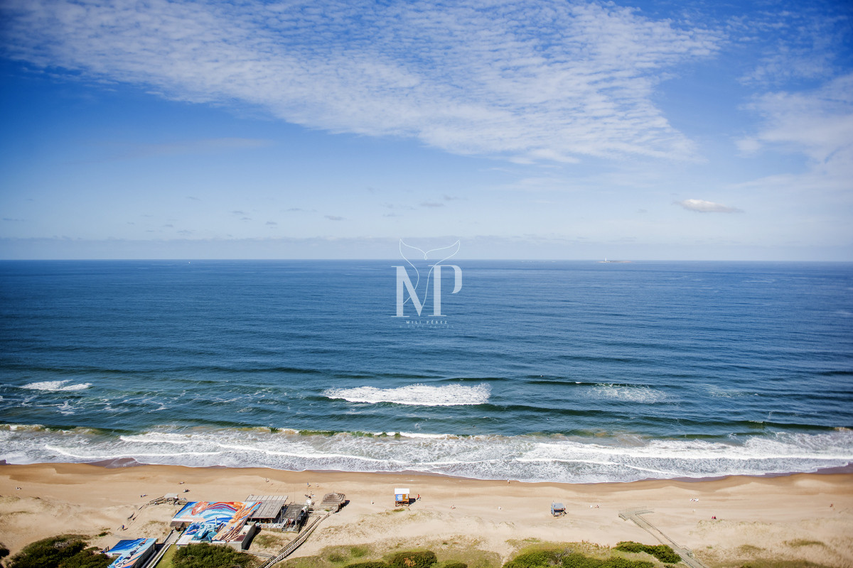 Apartamento ID.45 - Departamento frente al mar en venta, Piso alto. 3 dormitorios. Torre Le Parc,  Punta del Este
