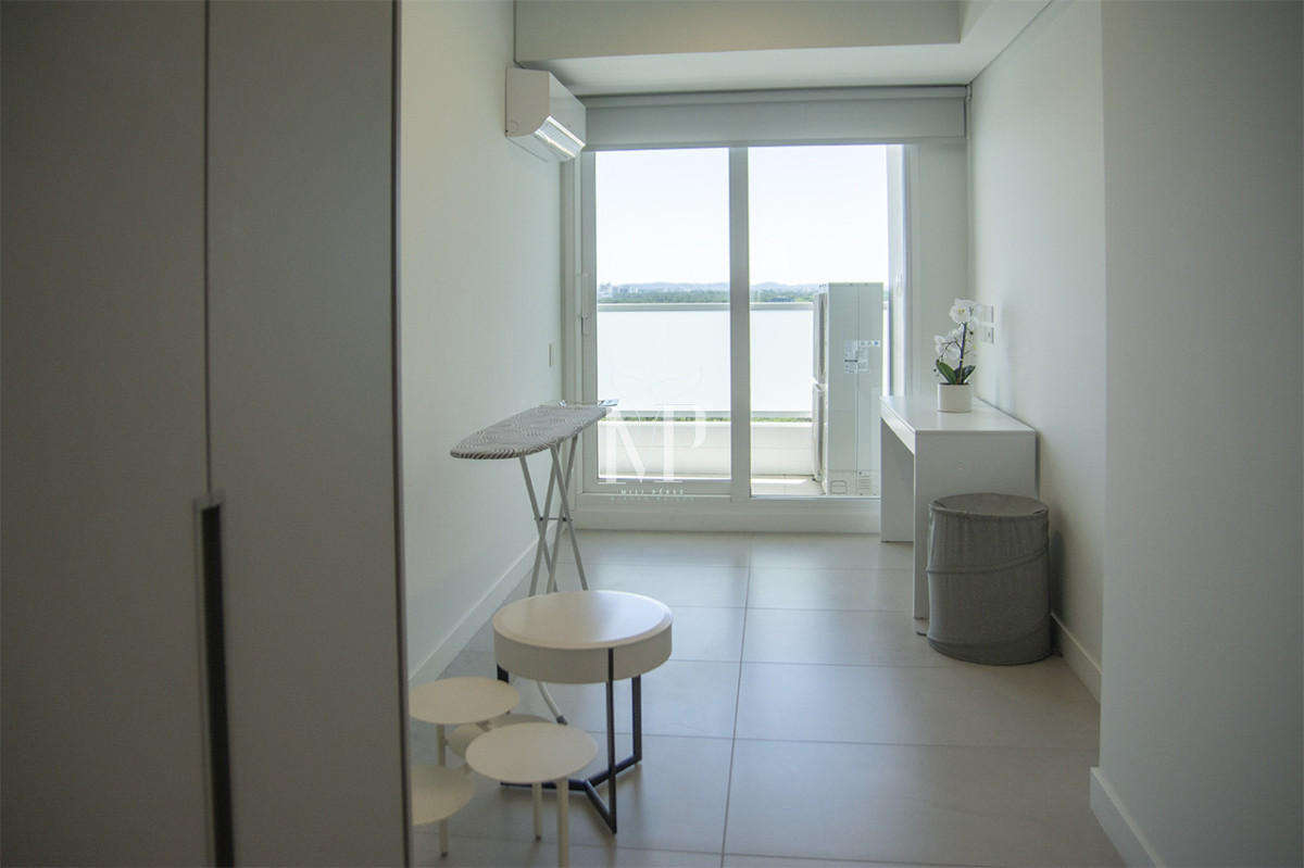 Apartamento ID.119 - A mentros del mar, en venta apartamento de 3 dormitorios en suite con hermosas vistas, Punta del Este