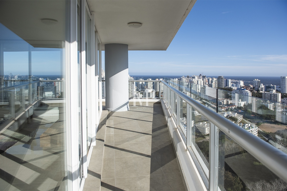 Apartamento ID.52 - Vende departamento de 3 suites en Punta del Este.